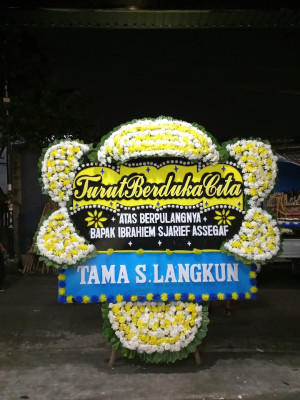 Papan Bunga Duka di Pentadu Timur